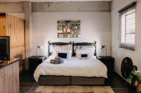 La Rona Hospitality Services Hotels in 