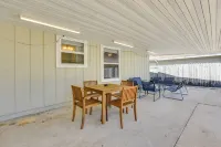 Spacious Fort Walton Beach Home ~ 2 Mi to Beach! - Country Houses