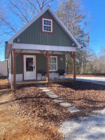 Broyles Landing Cottage at Lake Hartwell SC