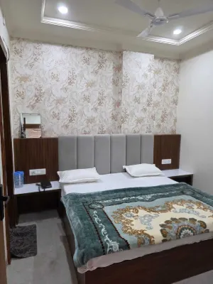 Shri Jee Kripa Villas - Hot Tub