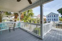 Walk to Ocean: Surfside Beach Gem w/ Private Pool - Parkplatz
