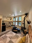 The Nest @ Pine Lodge - outdoor sauna & cold plunge tub, EV chrg, pets, AC