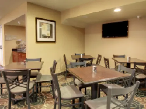Cobblestone Inn & Suites - Corry Hotels in Corry