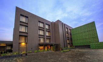 Purple Elephant Luxury Business Hotel