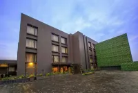 Purple Elephant Luxury Business Hotel Hotels near Cochin Shipyard