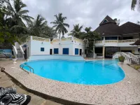 Luxurious 3-Bedroom Holiday House with Pool Access in Diani Beach - 2-Star