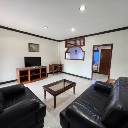 S & C Hotel Suites & Apartment