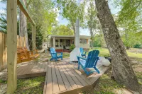 Bushnell Riverside Retreat w/ Hot Tub & Game Shed