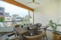 HOTEL ELEGANCE - balcony