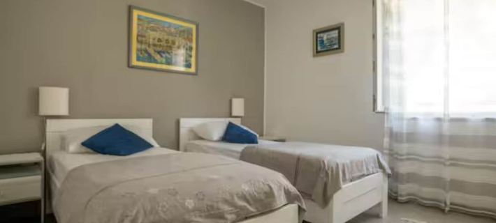 Beach House Legosi Отели в г. Затон