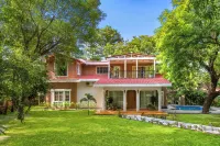 ELIVAAS Varsha Greens 4 BHK with Pool Hotels in 
