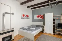 Cozy Nest Hideaway With A/C - Condos