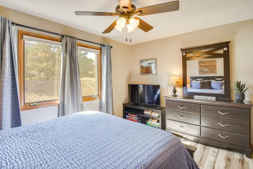 Fireplace & Mtn Views: Estes Park Home w/ Deck! - Condos