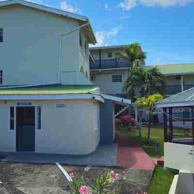 Wave Crest Suites Hotel Exterior