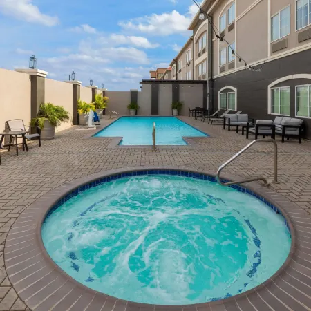 La Quinta Inn & Suites by Wyndham Laredo Airport