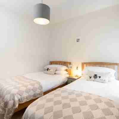Dormouse Cottage with Log Burner Parking by LetMeStay Rooms