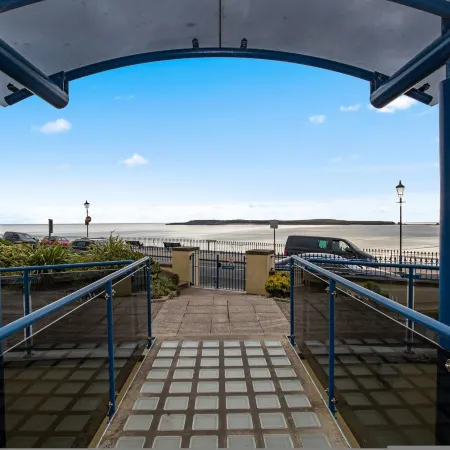 7 South Beach Court - Sea Front Apartment with Spectacular Sea Views