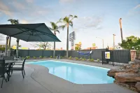 The Aberdeen Motel - Pools