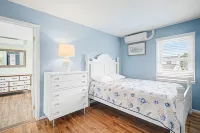 6Br Beach Oasis & Poolside Getaway w/ Game Room & Private Beach Access in Ppb - 3-Star