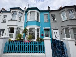 Coastal House Opposite Beach Sleeps 6 Pet Friendly