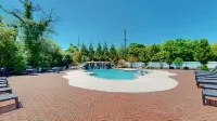 Cape Cottage Inn - Pools