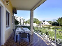 Green retreat near the coast Ξενοδοχεία στην πόλη Basanija