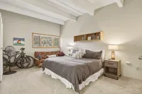 She305 Summit House East 1 Bedroom Condo