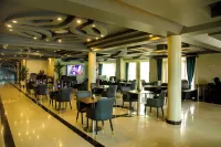 The Grand Plaza Hotel - Desayuno