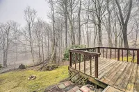 Hike, Ski & More! Modern Sugar Mtn Condo w/ Deck - 3つ星