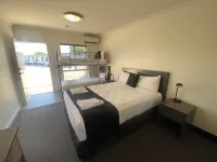 Dooley's Tavern & Motel Springsure