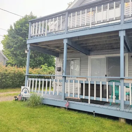 Bright Beautiful beach theme home walking distance to Lake Michigan & downtown!