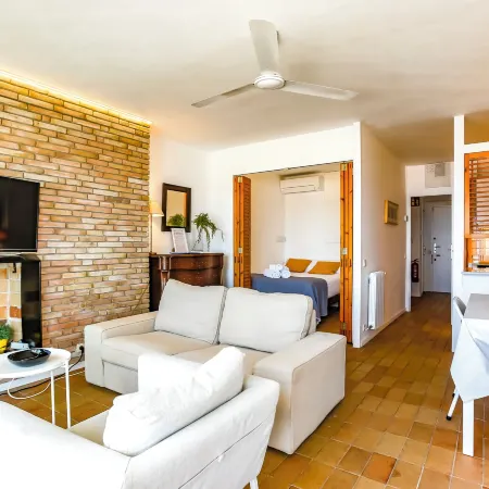 Newly Renovated Beachfront Apartment Ideally Located in Penelope