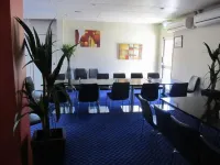 Sun Palms Motel - parking