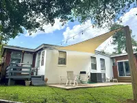 Spacious 5 Bedroom Home, two blocks to FSU. Oversized parking for up to 8 cars - Alojamientos