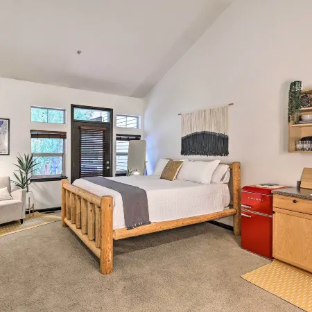 Mountain-Modern Unit Golf, Hike, Ski and More!
