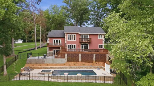 Poolside Paradise by Avantstay Waterfront Home + Pool + Spa Dock + Game Room Near Hiking - Balkoner