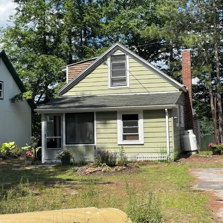 Sweet vintage cottage on Mountain View Lake, 2024 updates, next to Lake Sunapee