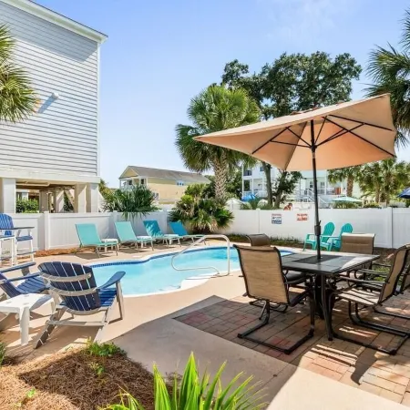 Barefoot Beach-Steps to Beach, Pool, Pet Friendly