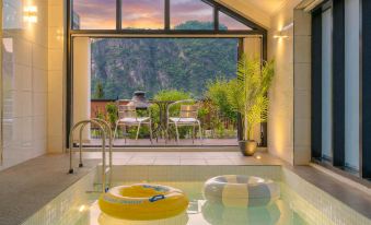 Danyang Dandelion Pool Villa