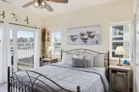 Bright Lakefront Condo, Amazing Views, Pools, Hot Tub - Boutique