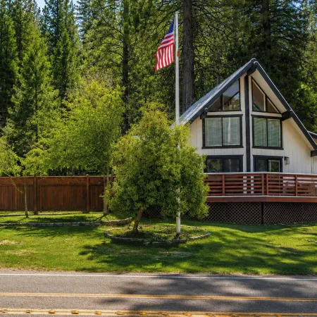 Serene Cabin Retreat Between Murphys and Arnold