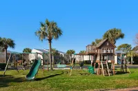 Steps to the Beach Pool Courts Family Fun - 3つ星