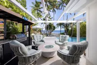 Pines & Palms Resort - Parking