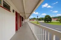 Hometown Inn Staunton VA near Hwy 11 - 2-Star
