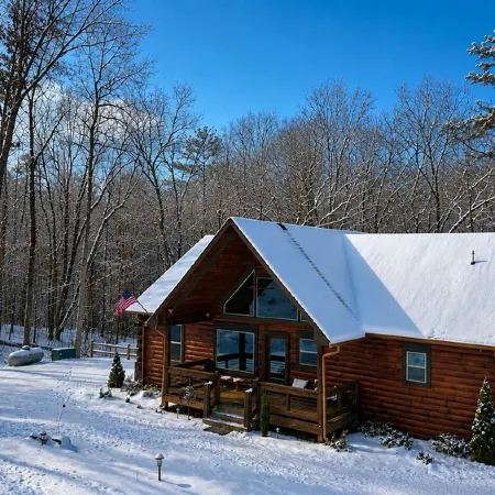 July-Aug Dates Open- Sleeps 8; 8 Min to Downtown - Hot Tub, Game Rm, Firepit