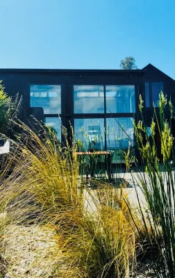 Coastal Calm | Luxe Stay with Views, Bath & Fire. -  Apartamentos vacacionales