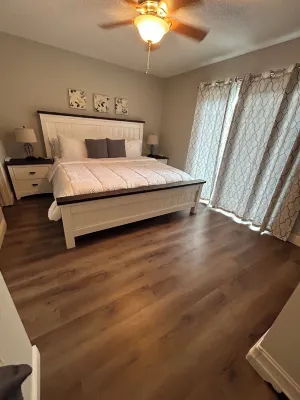 Eagles Nest - 3 Bedroom home with private dock - no wake cove - 4-Star