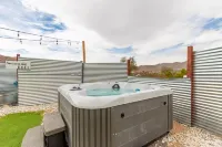 Airstream Oasis in Joshua Tree w spa and Fire pit - Apartments