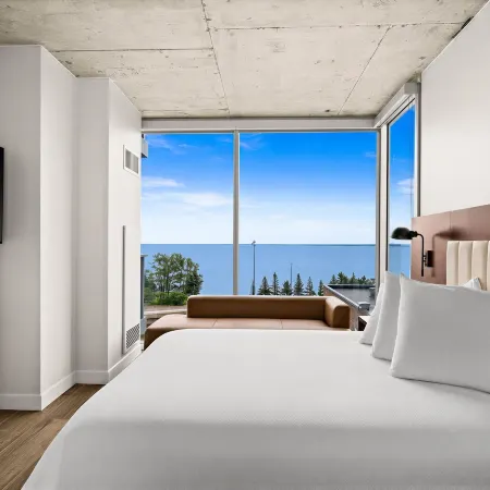 The Lakeview Guesthouse