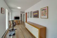 Mid-century Home on Canyon-edge With Stellar Views - Wifi